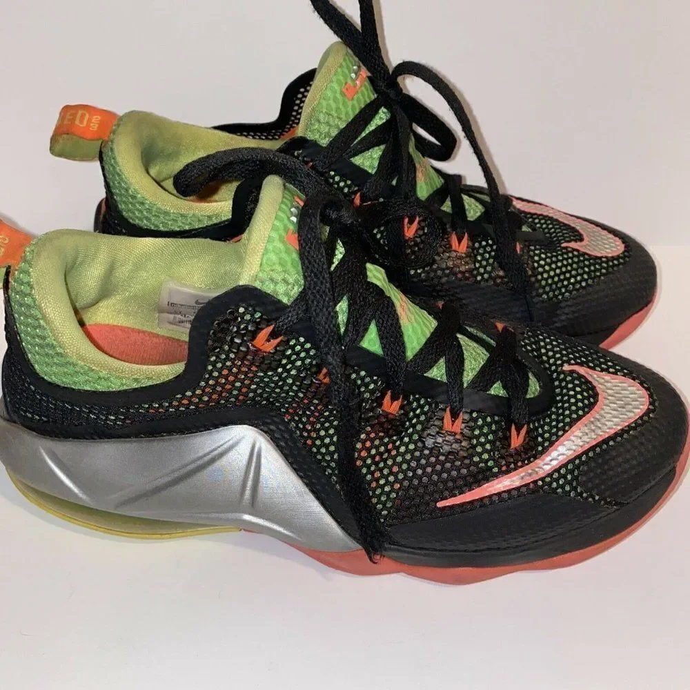 NIKE LEBRON XII Low Kids Basketball Shoes Size 6Y